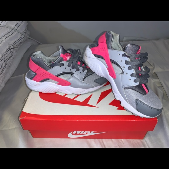 NIKE Huarache Run - Picture 1 of 4